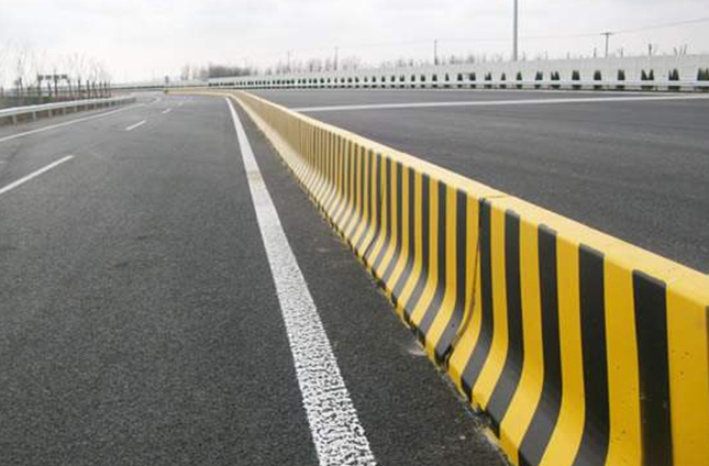 水泥防撞墩案例二