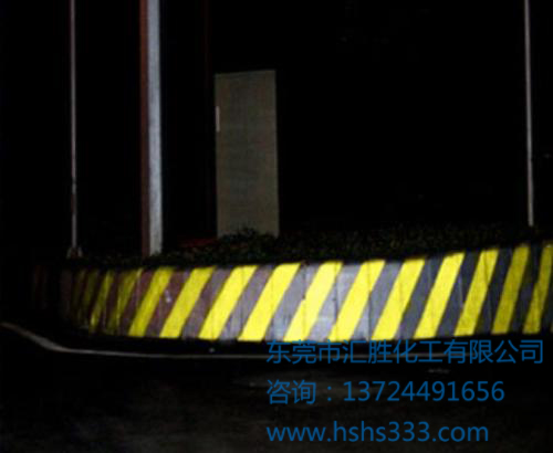 反光漆生產(chǎn)廠家告訴您反光材料運(yùn)用的價(jià)值