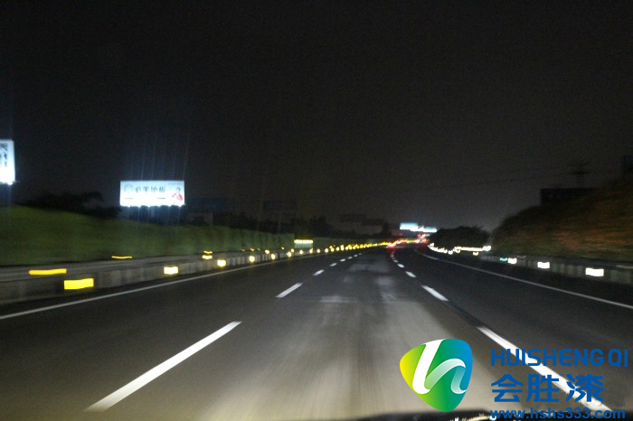 【反光漆小知識】老司機都在問，為什么高速路沒路燈？