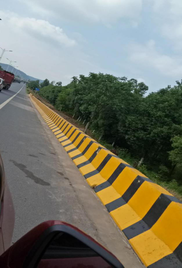 火辣辣的夏天兵臨城下，道路反光漆施工注意事項(xiàng)