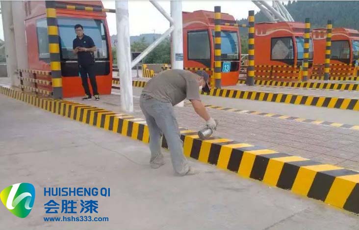 刷反光漆時(shí)是否需要先清除殘留的普通油漆？