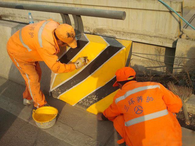 修修補(bǔ)補(bǔ)下的道路反光漆，還能好好一起玩耍嗎？