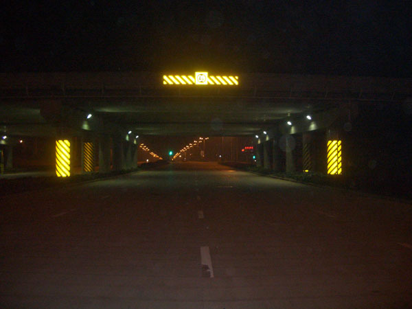 橋墩警示反光涂料這非本能的行為該如何控制？