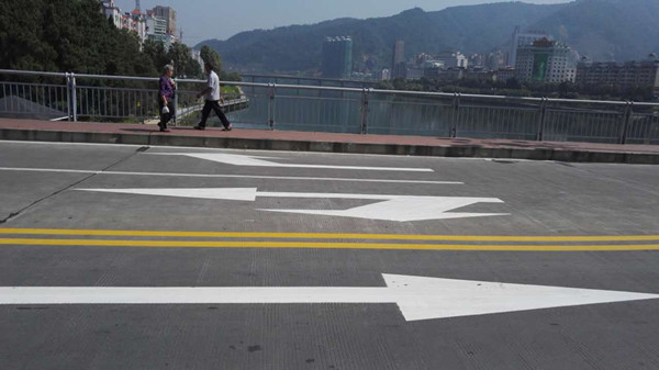 牢記道路反光漆的這些小貼士，關(guān)鍵時(shí)候可以幫上您