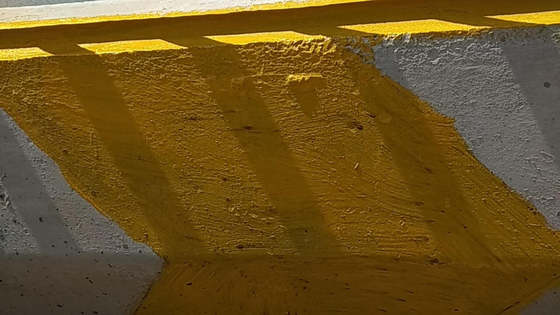 道路反光漆施工做的好，材料可以省不少