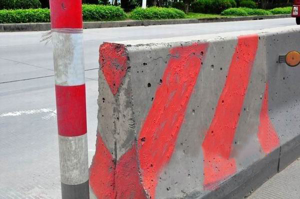 嚇壞了！居然用普通油漆當(dāng)成反光漆使用，后果很嚴(yán)重