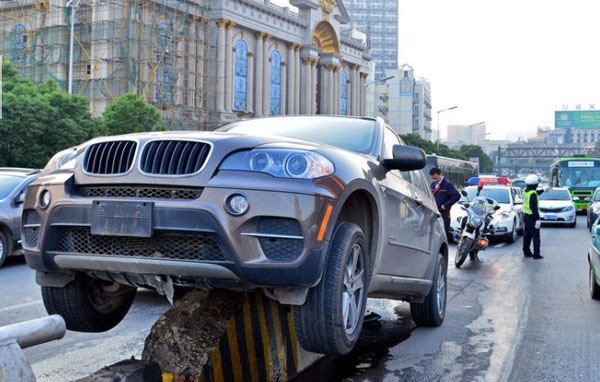 不重視防撞墩涂刷反光油漆的道路都是在耍流氓