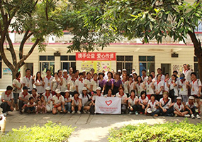 感恩的心！匯勝化工反光漆廠(chǎng)家同事自發(fā)組織探訪(fǎng)敬老院