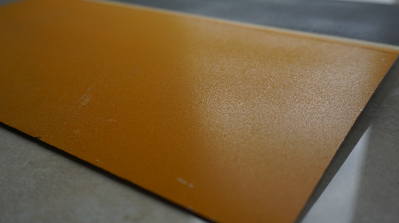 匯勝化工反光漆獨特的產(chǎn)品工藝保障持續(xù)反光效果