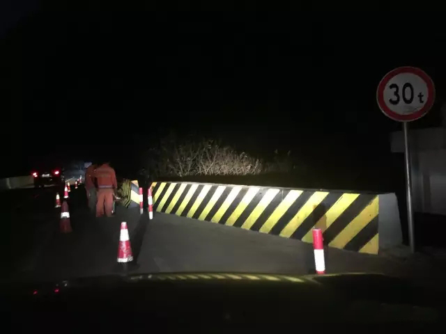 駕駛員注意！這些沒涂刷反光油漆的道路，開車要謹慎