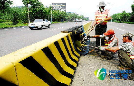 道路防撞墩反光漆離油現(xiàn)象該怎么治？