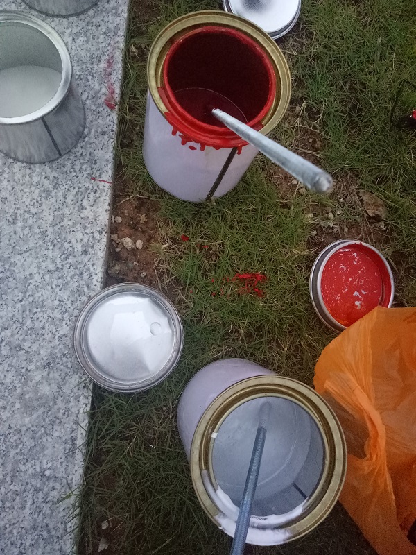 如何在施工過程中避免公路專用反光漆產(chǎn)生氣泡缺陷？