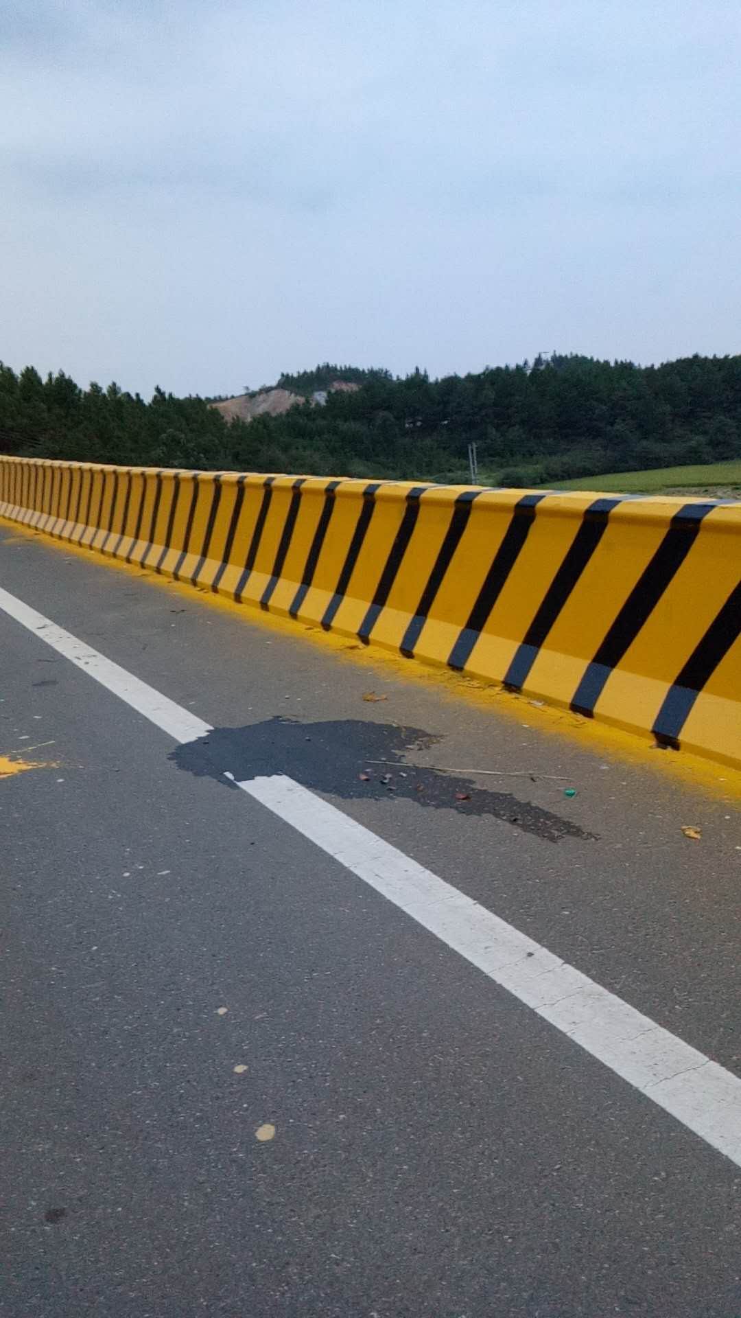 這就是買道路警示反光油漆要找匯勝化工的原因