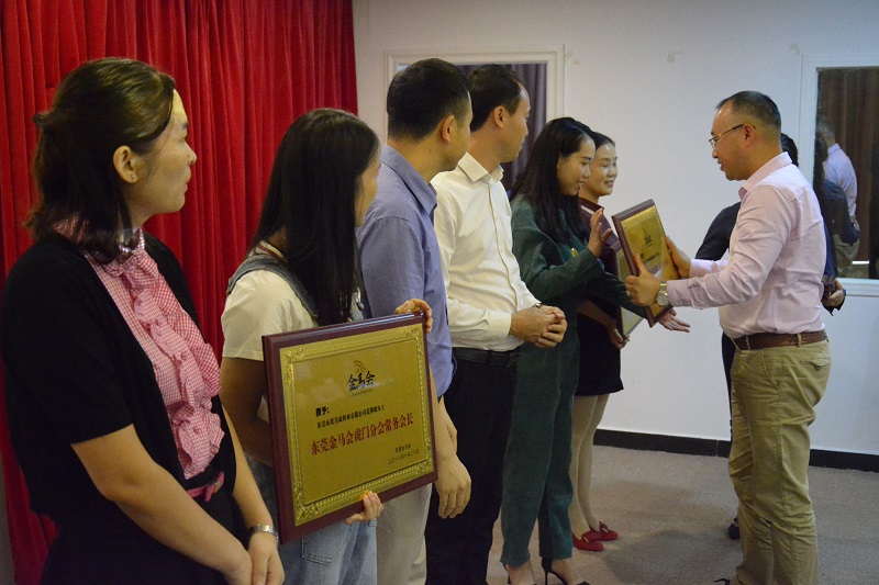 來了！該來的終究會(huì)來……這回看東莞反光漆廠家如何應(yīng)對(duì)