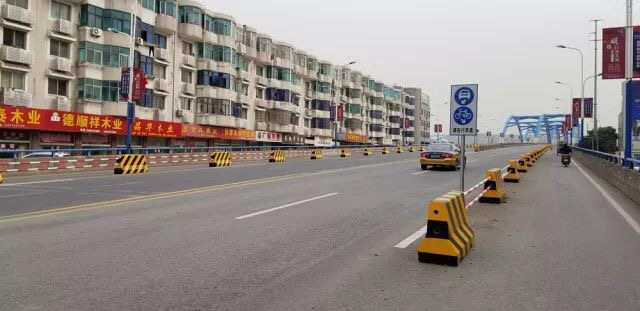 道路防撞墩反光漆總是出現(xiàn)氣泡？聽聽匯勝怎么說