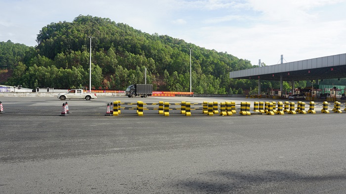 道路反光漆施工方法的優(yōu)缺點——滾涂