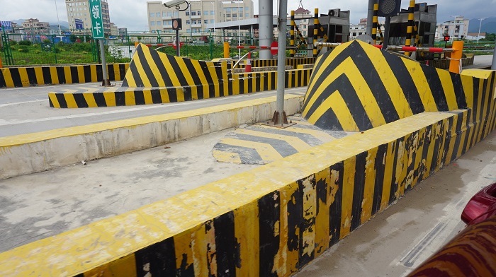 道路反光漆表面的光澤度要怎么保證？