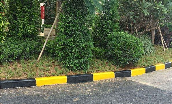 公路反光漆和反光膜有什么區(qū)別呢？