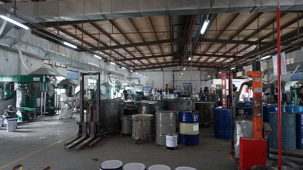 道路反光涂料廠家安全生產(chǎn)需要牢記的8要點