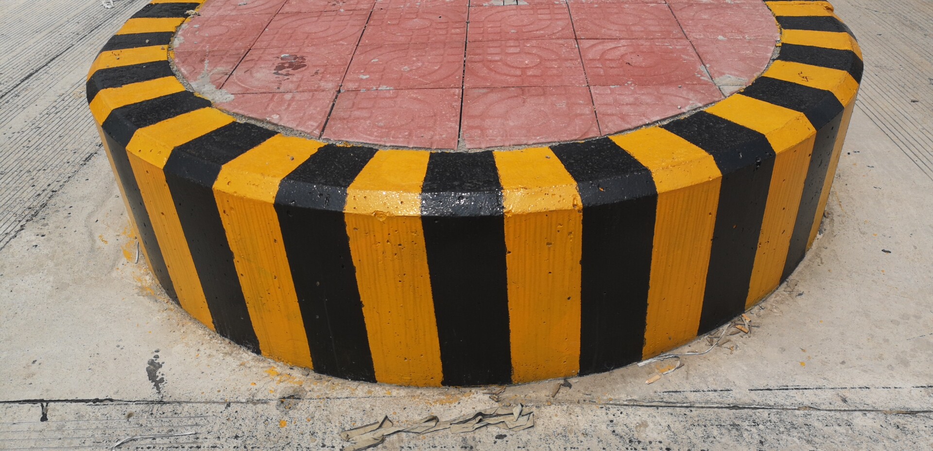 道路標(biāo)記反光油漆和路標(biāo)反光涂料走進(jìn)校區(qū)域