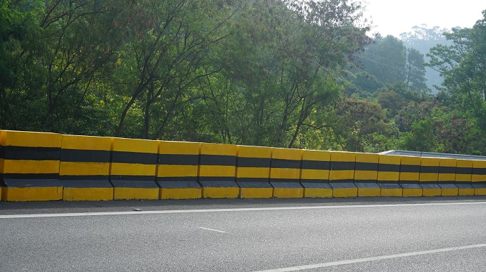 防撞墩專用反光涂料的桔皮“成長(zhǎng)記”