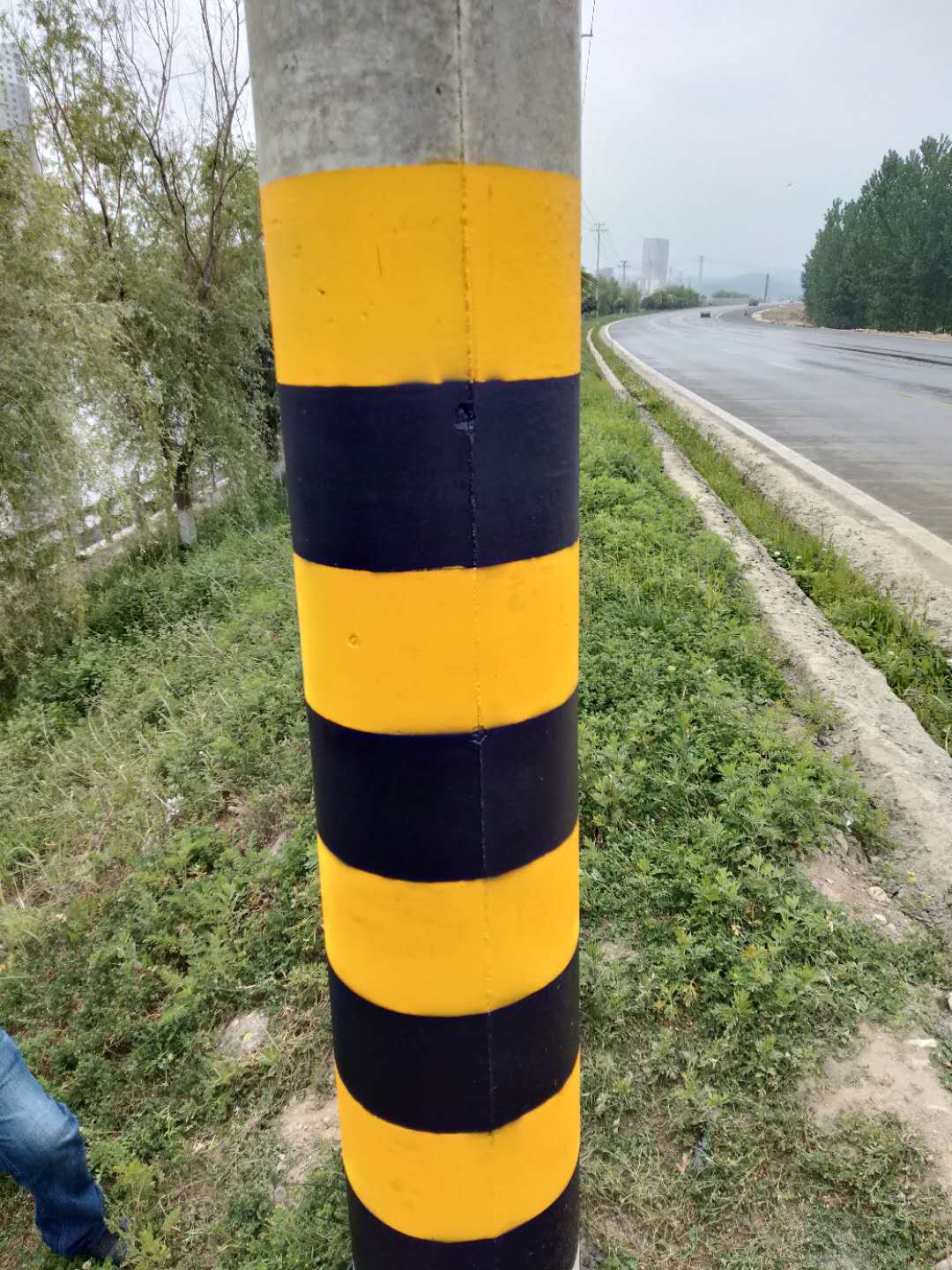 電線(xiàn)桿反光涂料的特點(diǎn)詳細(xì)剖析