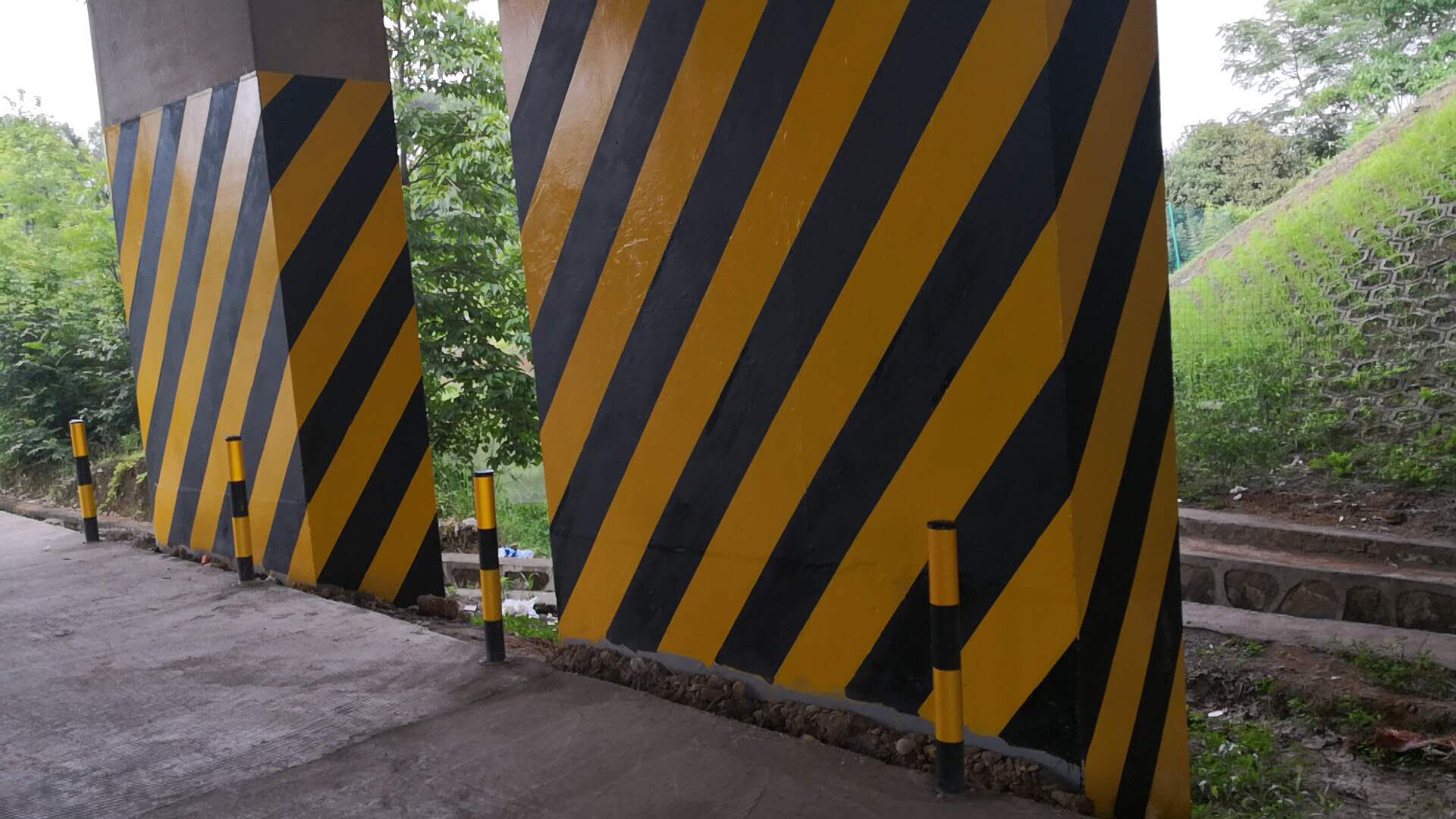 橋梁夜間反光漆的反光效果怎么樣？