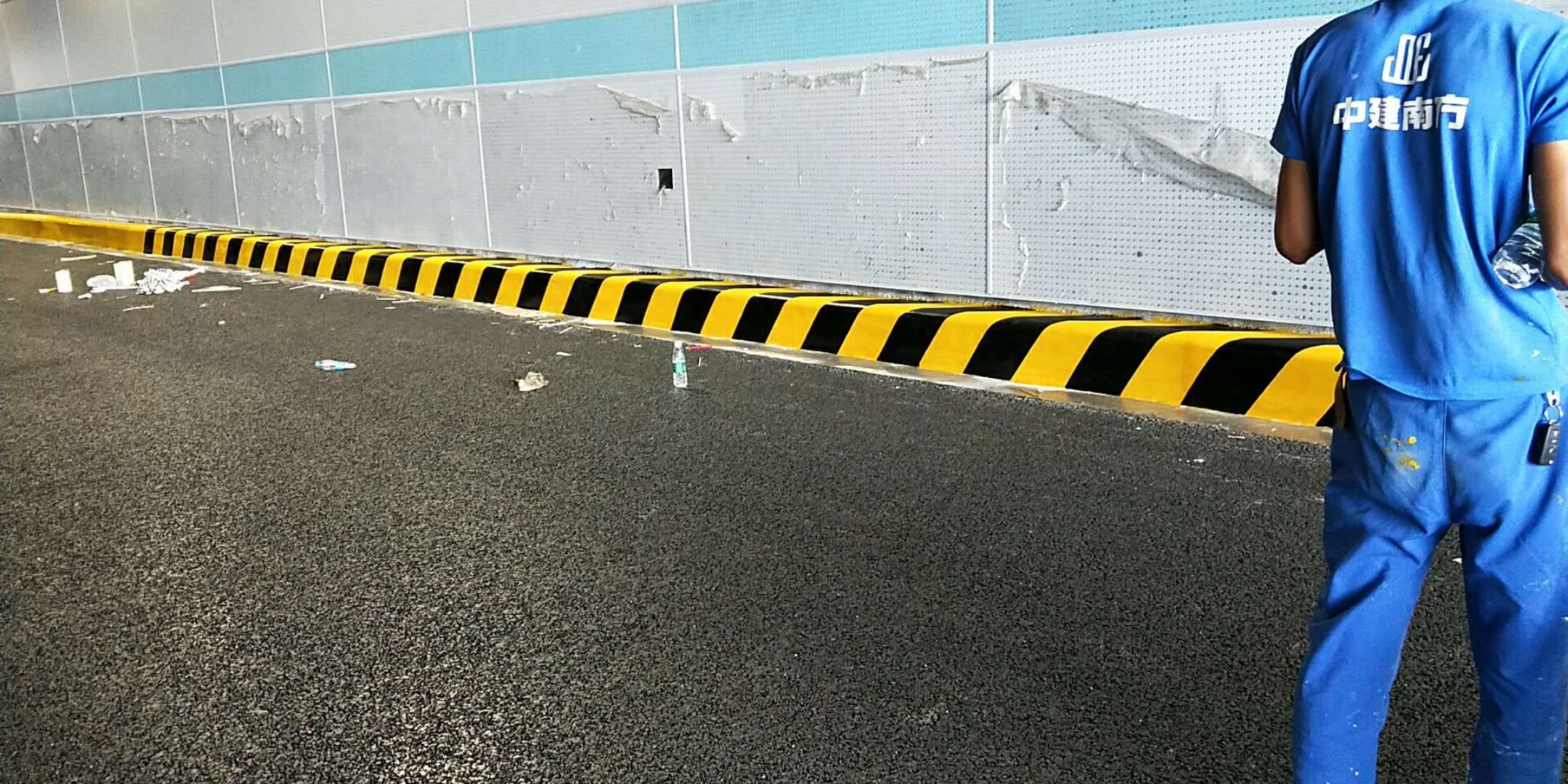 用在馬路兩邊警示使用什么油漆？