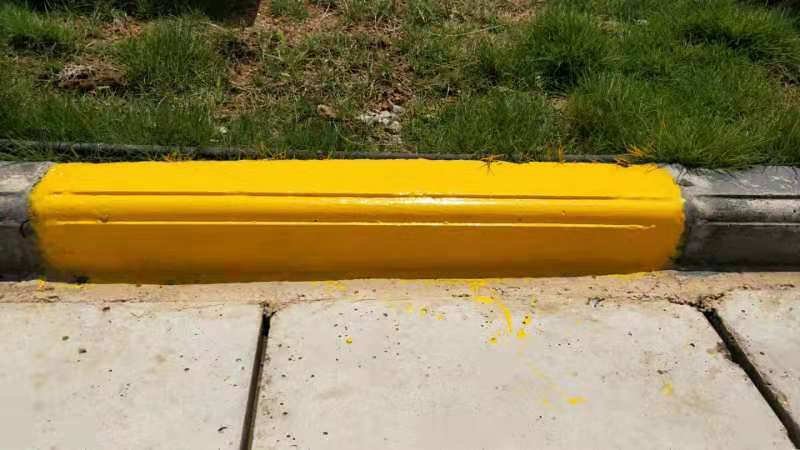 路邊的防撞警示應(yīng)該刷什么油漆？