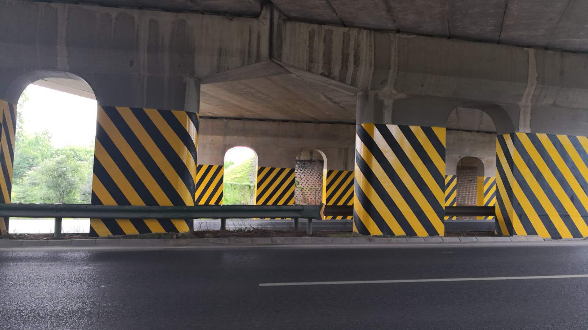 紅白反光漆不能遮蓋底材顏色是為什么？