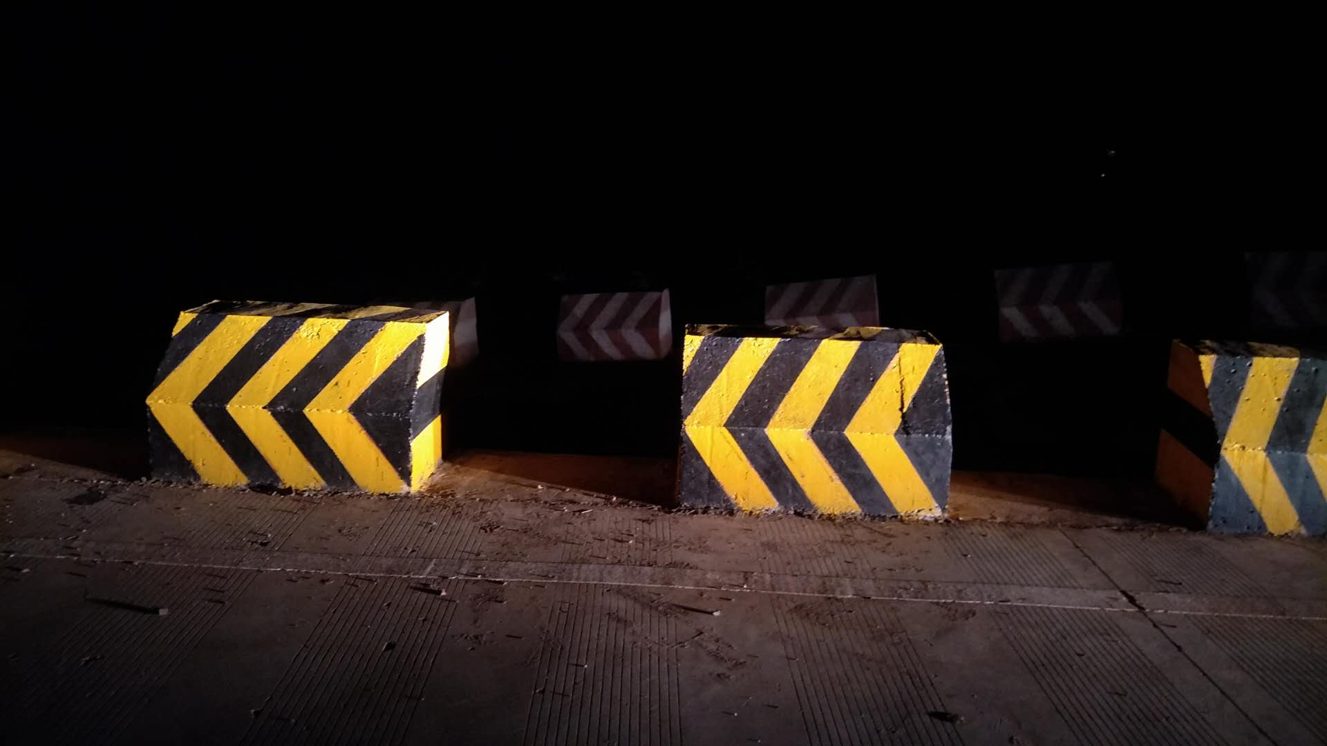 有沒有反光效果非常好的反光漆？