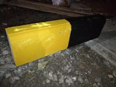 水泥防撞墩應(yīng)該涂刷什么油漆？