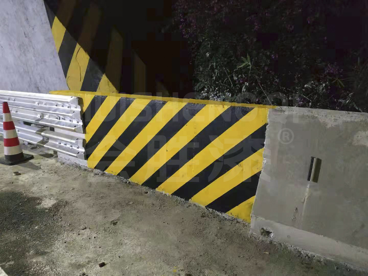 反光警示油漆施工過(guò)程中有什么需要注意的？