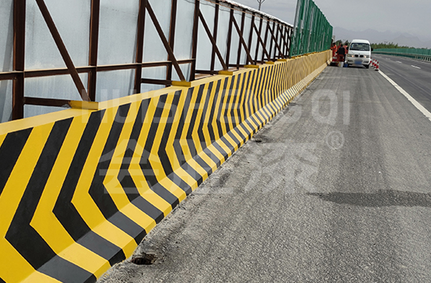 有沒(méi)有涂刷在交通設(shè)施上可以反光的油漆？