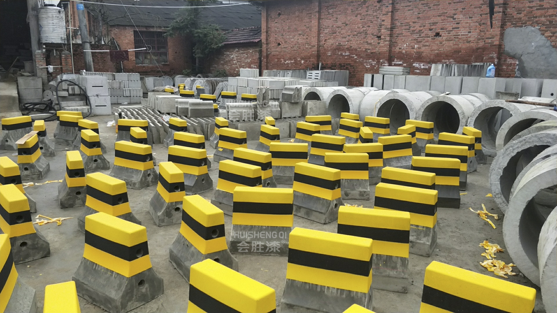 有沒有使用在隔離墩上的反光油漆？