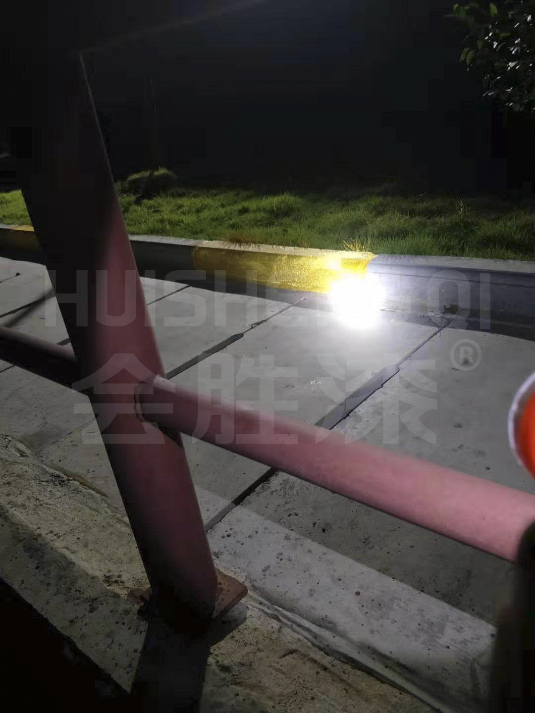 道路設(shè)施涂刷反光漆只是為了好看嗎？