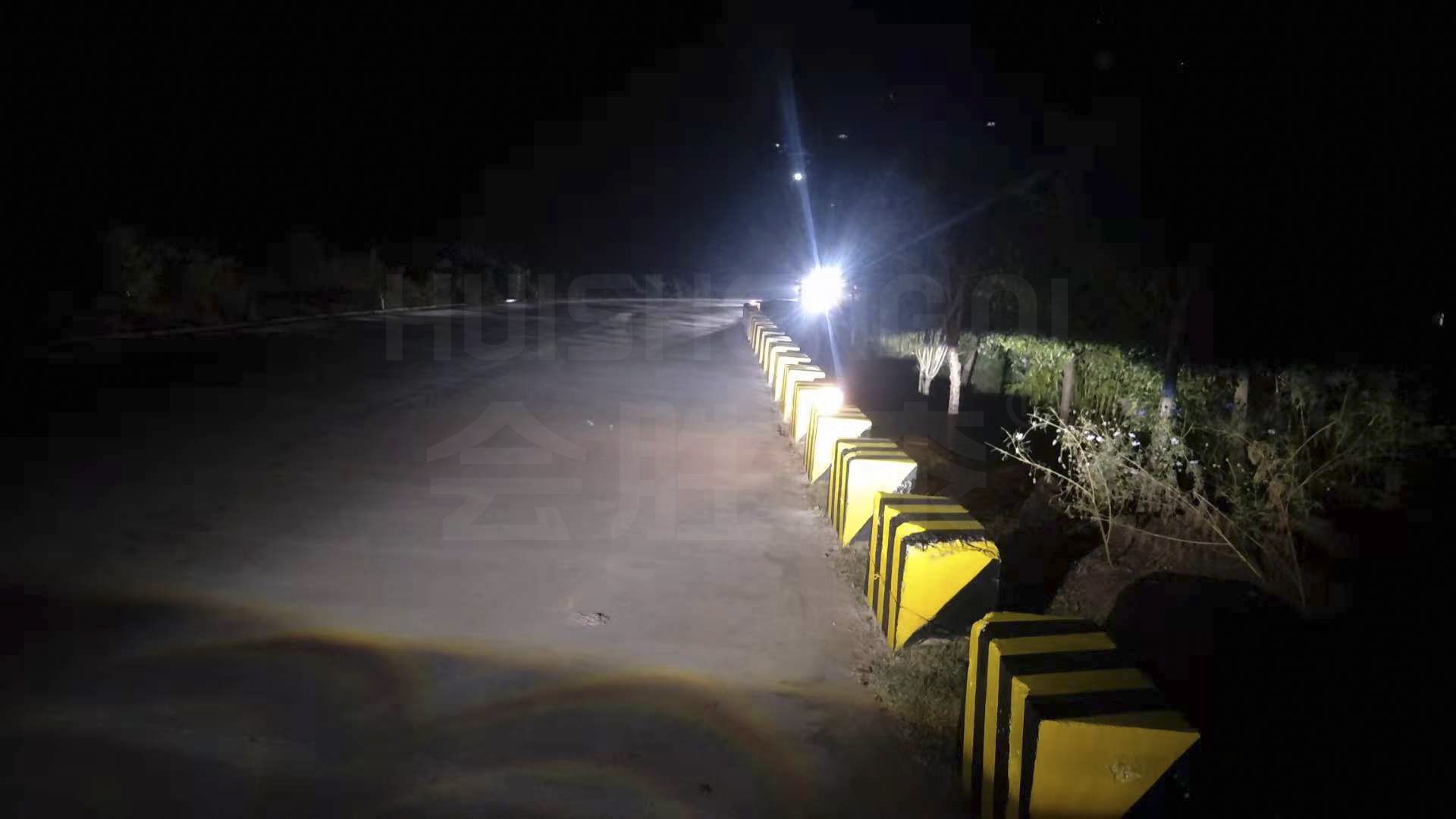 道路設(shè)施為什么要涂刷反光警示漆？