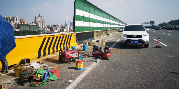 道路警示工程為什么要使用反光油漆？