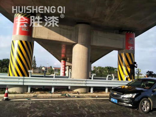 高架橋墩刷的反光漆是什么材料的？
