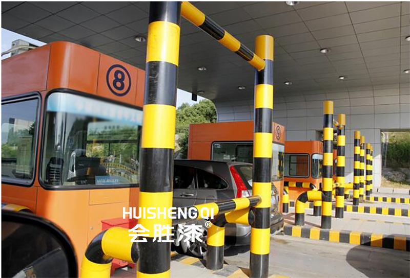 路面柱子刷涂反光漆用什么方法？