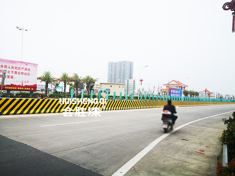 公路畫(huà)線機(jī)器用哪種