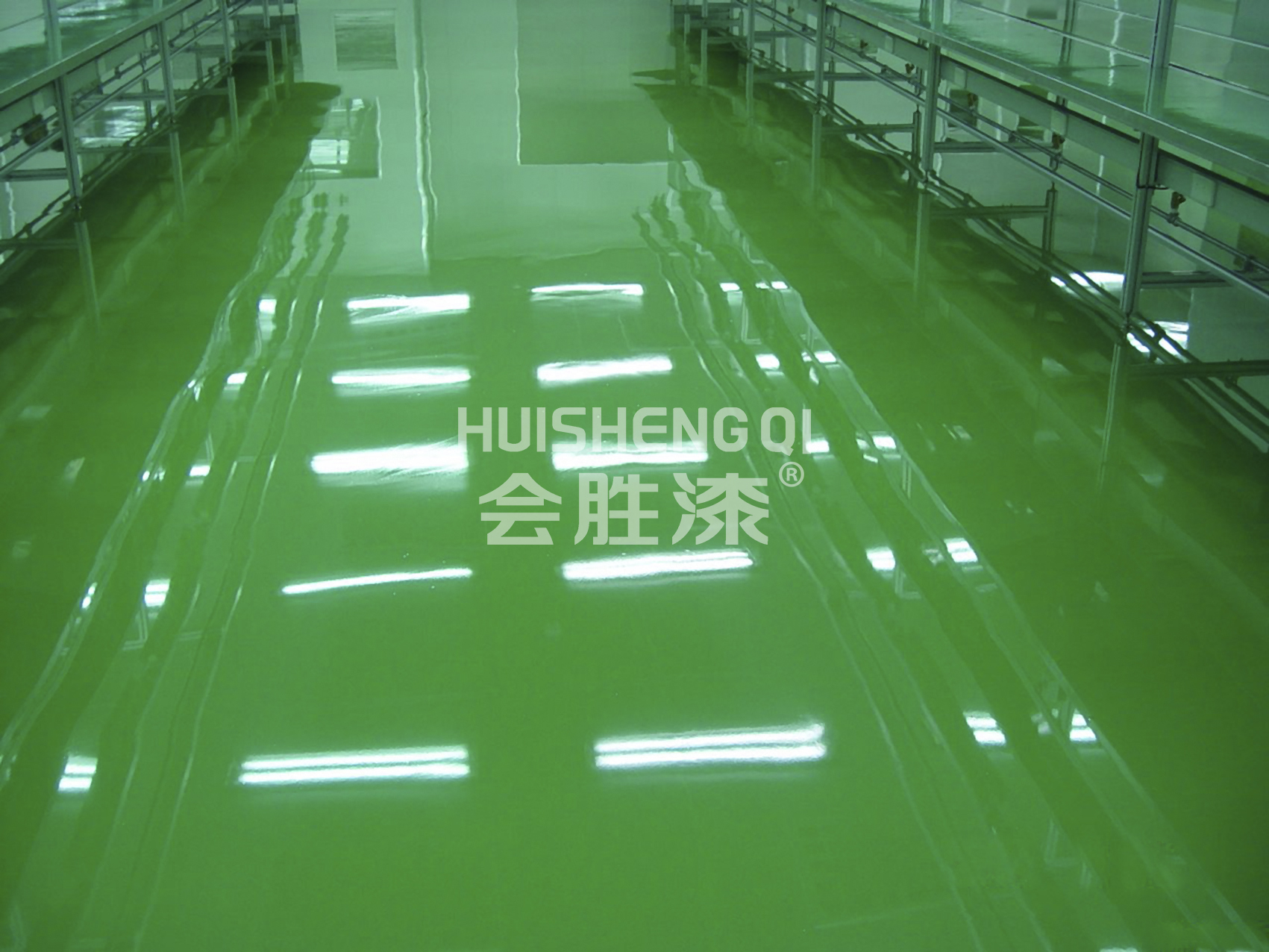 為什么有的車庫地坪漆施工之后表層呈乳白色？