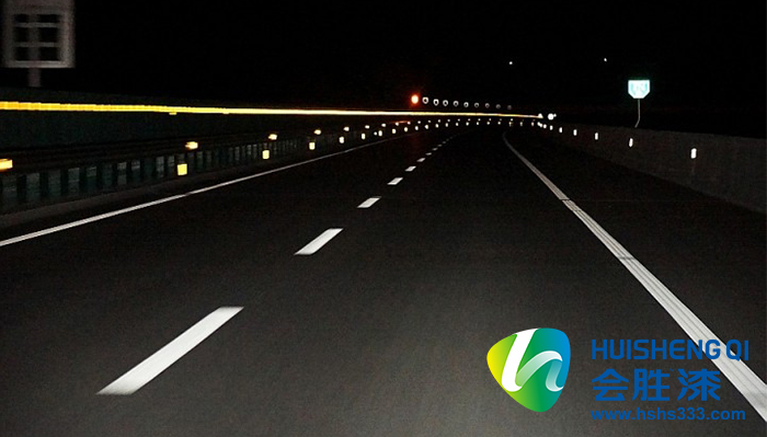 1527421841196241.jpg 高速公路護(hù)欄反光油漆介紹2-700X399.jpg