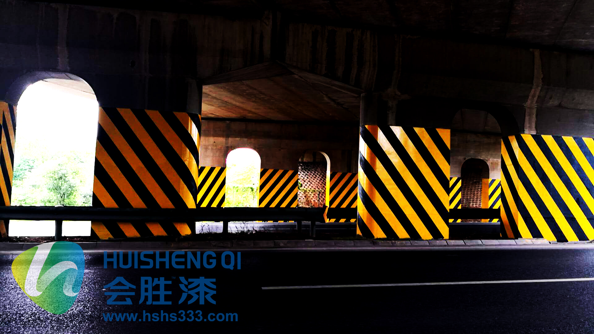 道路反光漆.jpg 道路反光漆.jpg