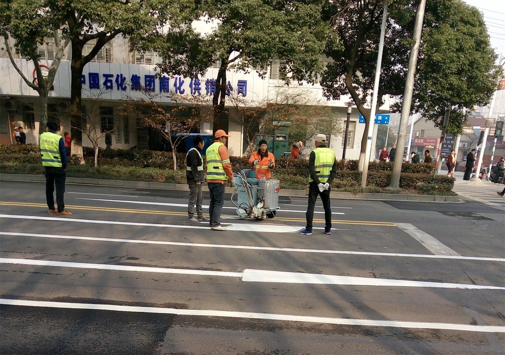 熱熔型涂料.jpg 熱熔型涂料.jpg