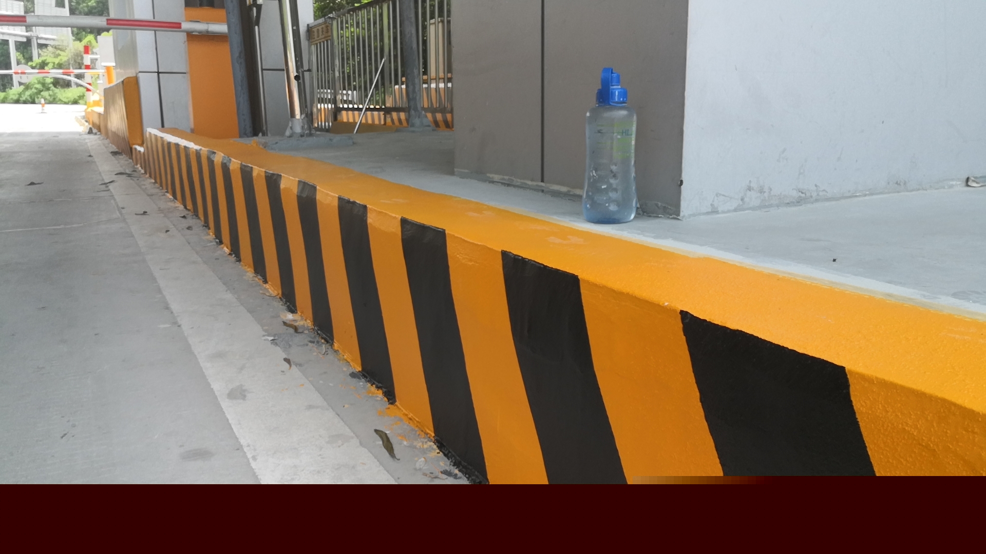 道路各色反光漆