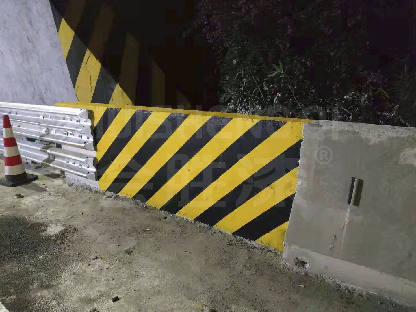 道路隔離墩反光漆 道路隔離墩反光漆